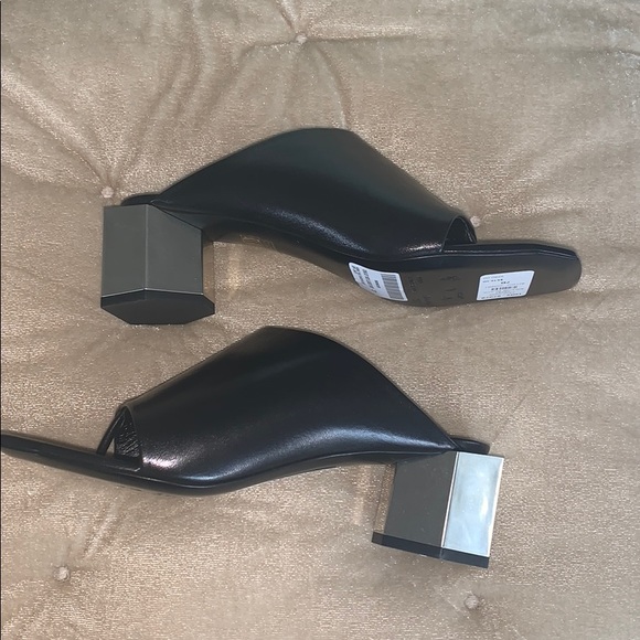 Off-White™  Hexnut Leather Metallic-Heel Thong Sandals - Picture 11 of 15